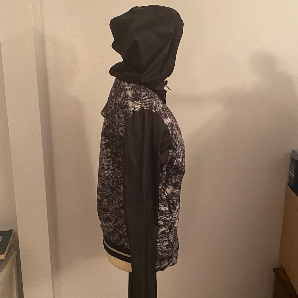 Under Armour storm wind breaker excellent condition size small - Picture 5 of 11